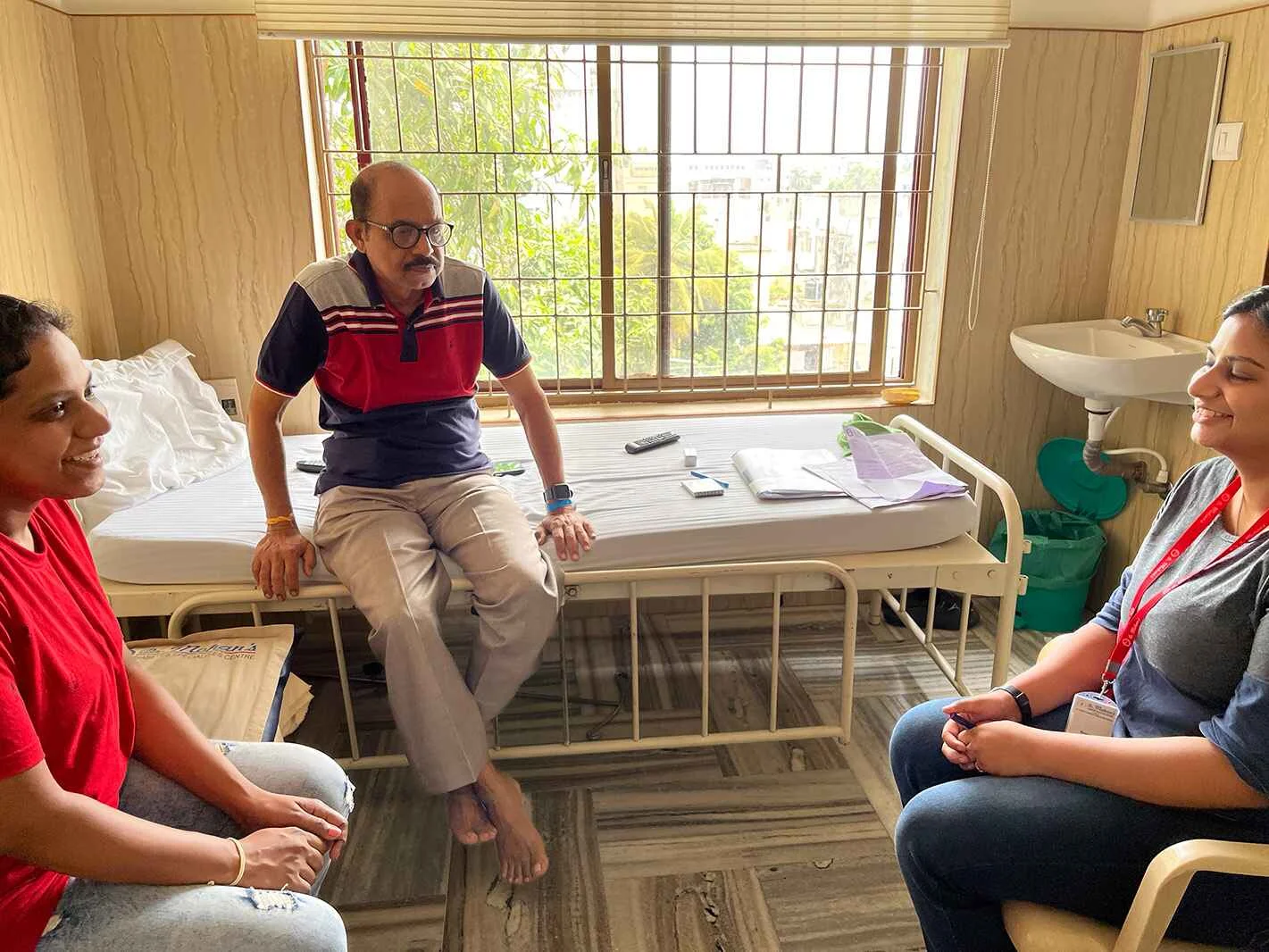 Interviewing an in-patient, taking notes and asking questions